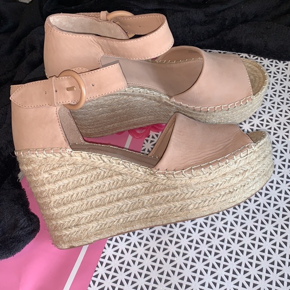 Marc Fisher wedge heel sandal - Picture 7 of 7